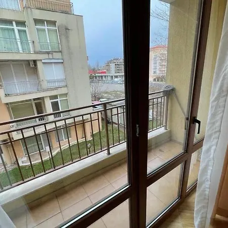 2 Bedroom Apartment In Central Sunny Beach Pool شقة